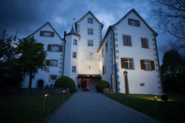 Schloss Roggwil by night